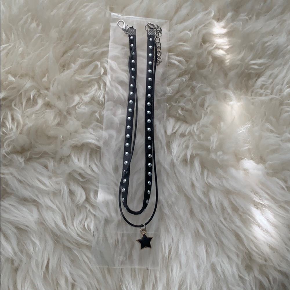 NWOT Layered choker with star pendant
